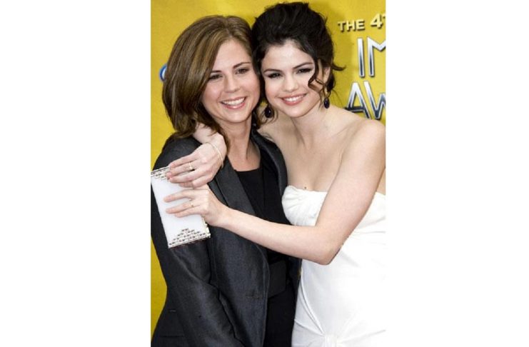 425944_121045744717365_274823940_n