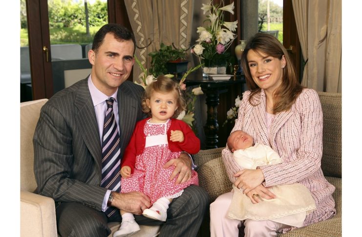 Spain’s Princess Letizia (R) holds her newborn daughter Infanta Sofia while Crown Prince Felipe holds Infanta Leonor as they pose for a formal portrait at their residence outside Madrid