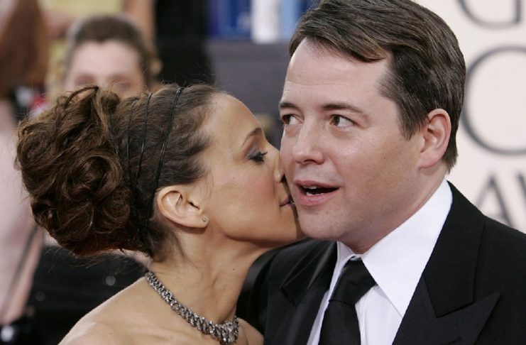 Actress Sarah Jessica Parker (L) kisses husband Matthew Broderick on the cheek at the 63rd Annual Go..