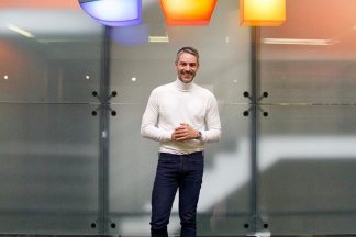 Cláudio Ramos visita casa