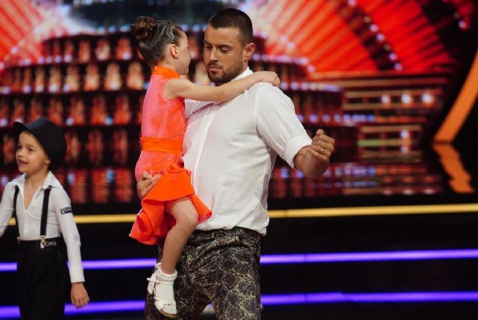 Marco Costa dançarina