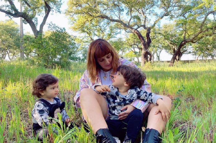 Carolina Deslandes mãe