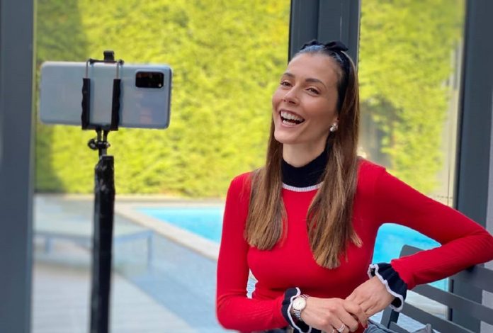 Cláudia Borges Fama Show