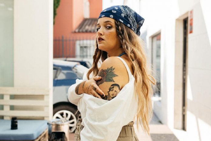 Carolina Deslandes filho