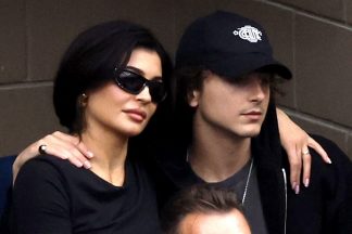 Kylie Jenner e Timothée Chalamet trocaram olhares apaixonados e beijos intensos