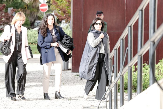 Início do julgamento da morte de Sara Carreira