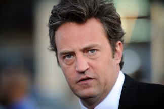 Matthew Perry, ator da série "Friends", morre aos 54 anos