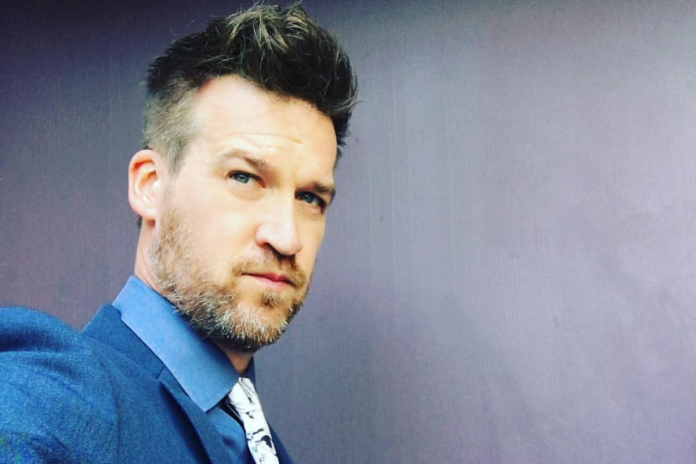 Morreu Kenneth Mitchell