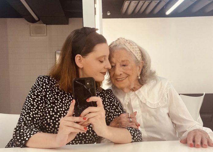 Lídia Muñoz homenageia a avó no Dia do Teatro