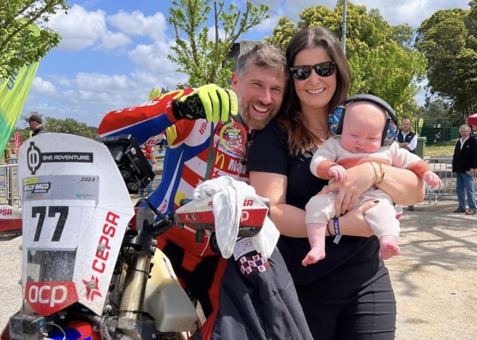 Filho de Maria Botelho Moniz assiste a corrida do pai