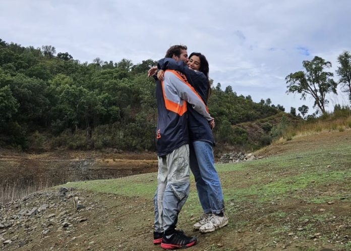 Mia Rose assinala aniversário do noivo