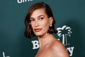 Hailey Bieber partilha novas fotografias da gravidez