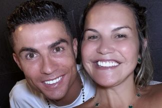 Katia Aveiro declara-se ao irmão