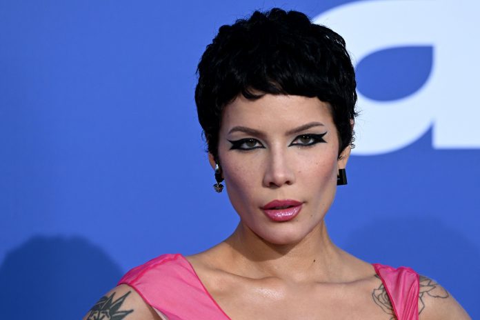 Halsey e outras famosas diagnosticadas com lúpus