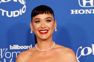 Katy Perry surge mais magra e fãs reagem