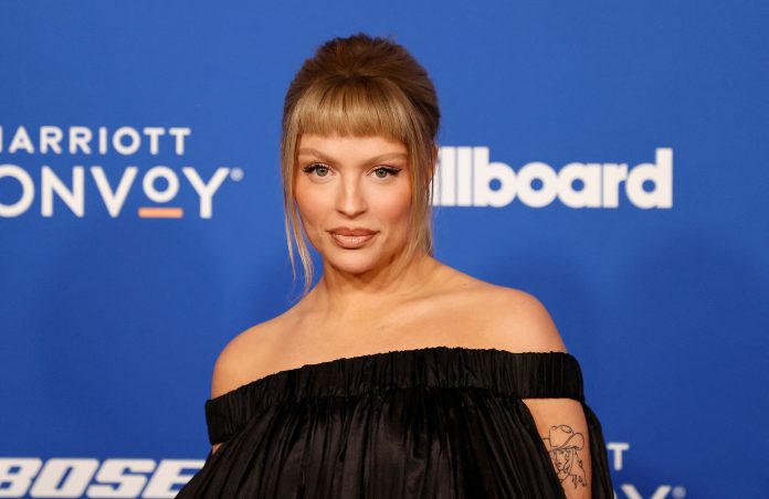 Luísa Sonza diverte-se ao lado do namorado