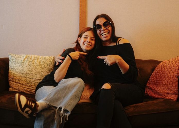 Bárbara Tinoco lança música com Rosinha