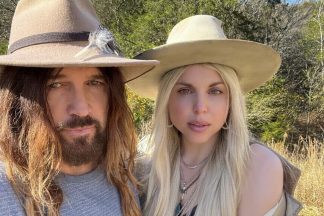 Billy Ray Cyrus entra com processo de divórcio