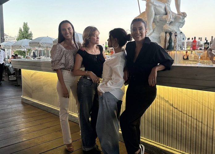 Jantar anual de mães e filhas