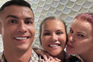 Cristiano Ronaldo diverte-se com a família