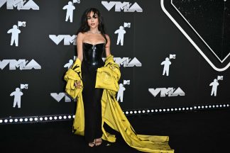 Danna Paola confirma breve romance com Neymar