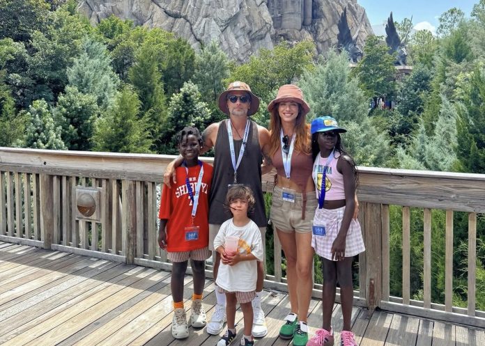 Mulher acusada de racismo contra filhos dos atores