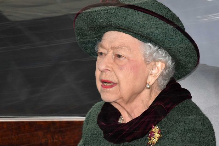 Rainha Isabel II lutou contra um cancro nos ossos