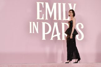 Lily Collins é a protagonista da série "Emily in Paris"