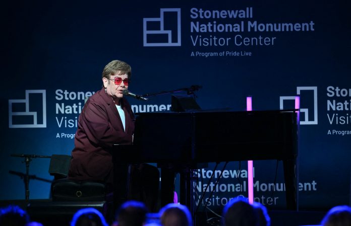 Elton John Elton John fala sobre problemas de saúde