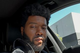 O cantor Khalid assumiu publicamente a sua orientação sexual, depois de ter sido exposto por um homem com quem manteve um relacionamento.