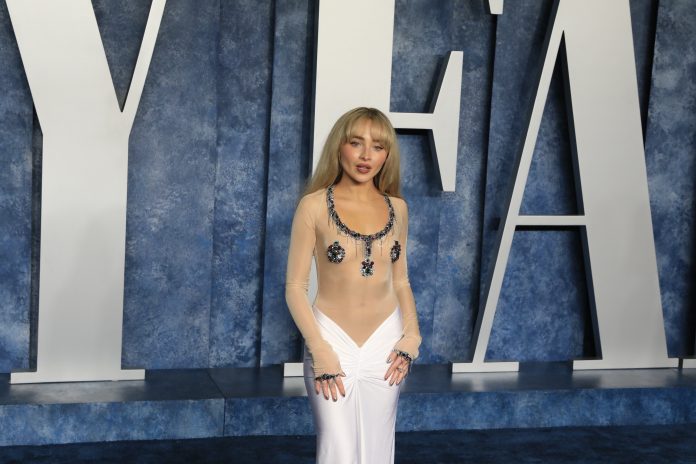 Sabrina Carpenter e Barry Keoghan namoravam desde dezembro de 2023