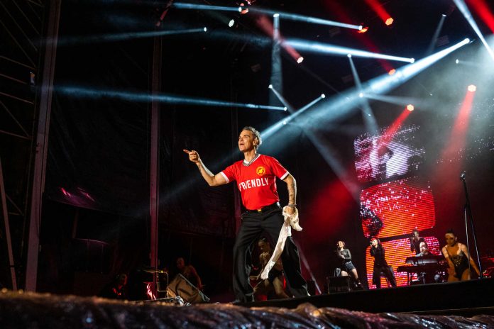 Robbie Williams atuou, em 2023, no North Festival