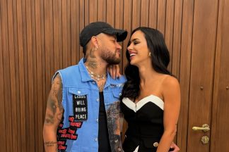 Casal anuncia gravidez